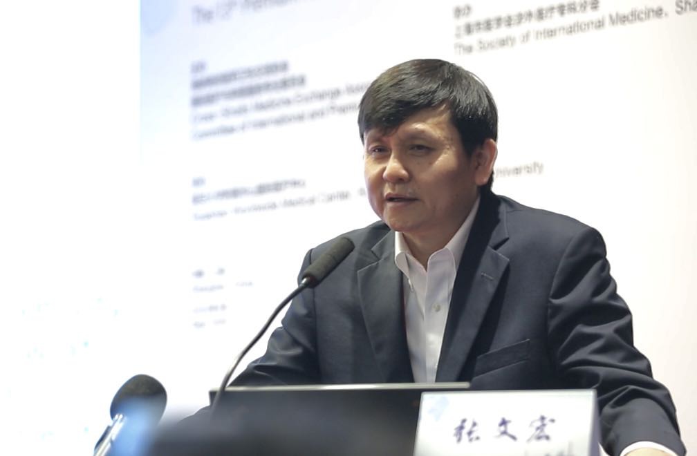 9月26日,第二届海峡两岸国际医疗与特需服务发展大会上,张文宏作发言。