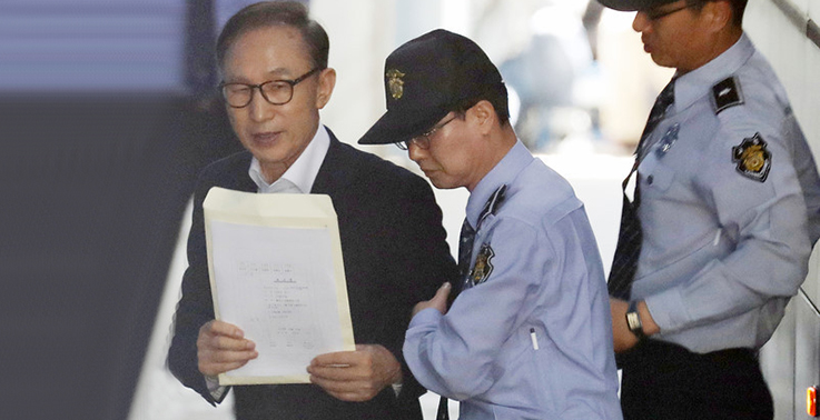 李明博被判17年后发声：希望在家过周末，监狱下周去