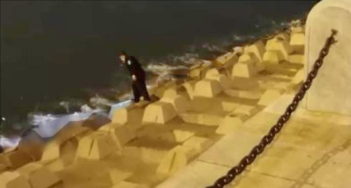 36岁男子在大连星海湾跨海大桥跳海，7天后母亲同地点坠亡
