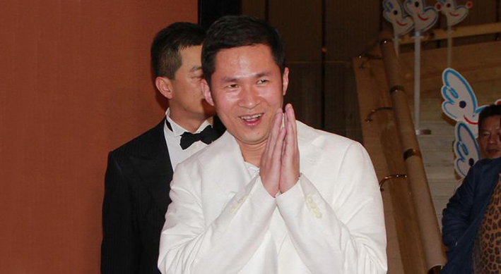 港媒：两名男子今日凌晨在香港遇袭，其中一人为内地富豪