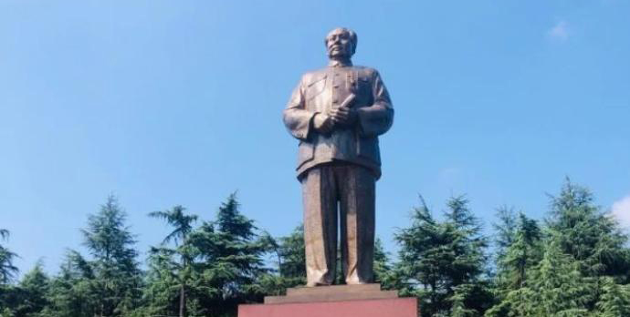毛泽东同志诞辰127周年，湖南韶山多种活动纪念缅怀