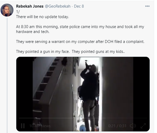 (图为被单位开除后又被持枪警察逮捕的美国疫情吹哨人之一的瑞贝卡·琼斯)