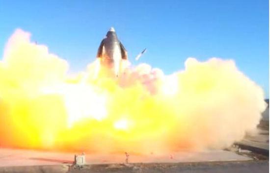 当地时间2020年12月9日,SpaceX发射的“星舟”SN8原型机在测试任务中爆炸。 SpaceX官网视频截图