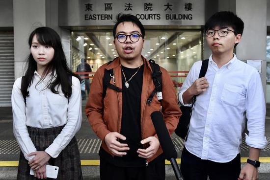 周庭(左)、黄之锋(右) 图源:“东网”