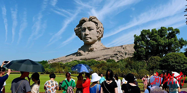 春节假期国内游出游合计2.56亿人次，旅游收入3011亿