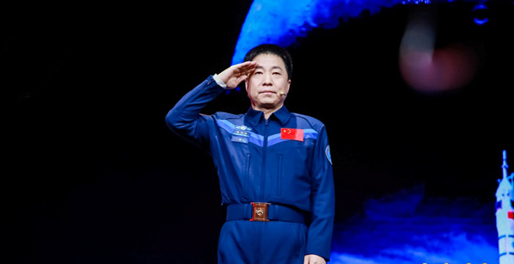 杨利伟：两年内将有12名中国航天员进入太空