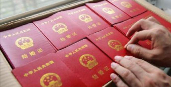 婚姻登记十年数据：去年结婚登记创新低，离婚登记首次下降