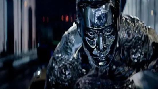 T-1000是电影《终结者2:审判日》中的反派机器人,它由液态金属构成,可以随意变形成任何形状,被子弹打中或者融化后,又可以重新复原(图片来自网络)