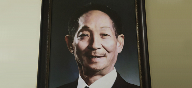 袁隆平遗照确定：先生之风山高稻长！
