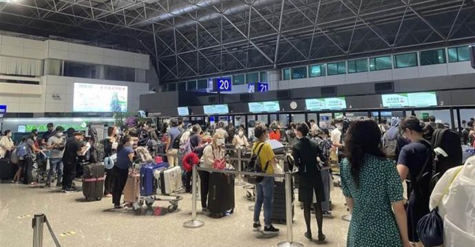 台湾疫情延烧引发机场&ldquo;逃亡潮&rdquo;，不乏出境打疫苗者