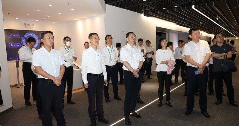 长沙市市长郑建新赴青岛考察走访海信集团