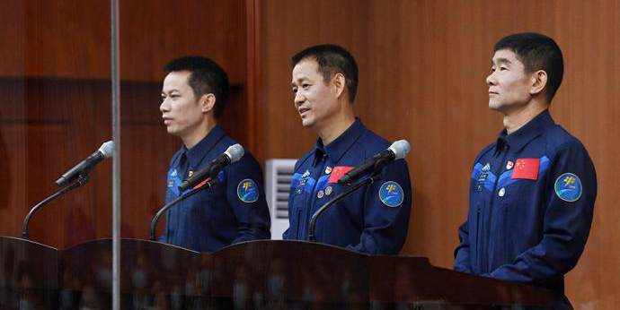 神舟十二号航天员受访：为国出征荣耀一生，新老搭配各有优势