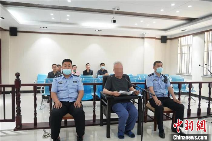 图为郭成信受审。 通辽中院供图