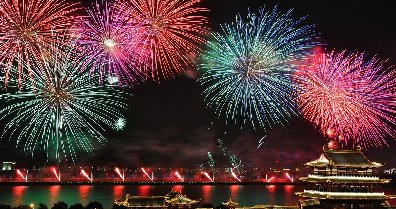 6月30日晚橘子洲烟花燃放，现场周边交通管控