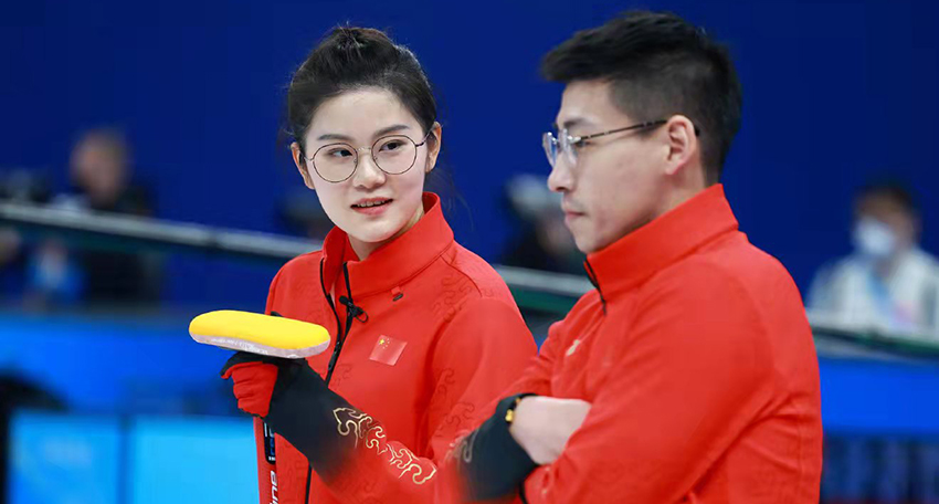 中国冬奥开门红！凌智/范苏圆7-6瑞士组合，冰壶混双首胜