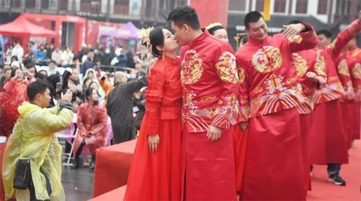 湖南省第四届国潮集体婚礼在武陵源举行