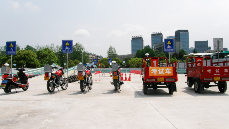 长沙市首个智能化摩托车考场投用