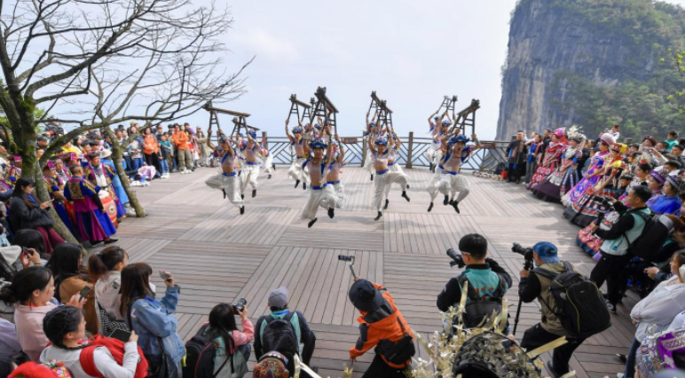假期第二天，湖南全域客流758.19万人次
