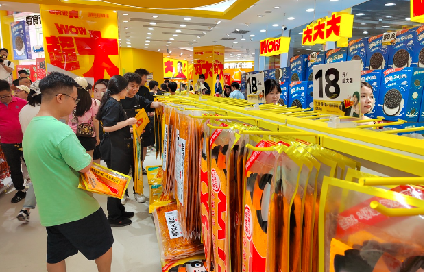 大零食成长沙消费新名片，&ldquo;零食很大&rdquo;开出超700平方米大店