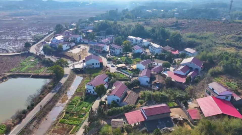 从&ldquo;多头跑&rdquo;迈向&ldquo;指尖办&rdquo;，湖南农村建房审批驶入&ldquo;快车道&rdquo;