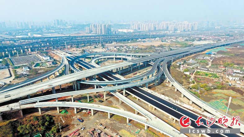 湘府路快改武广高铁以东高架主体完工 预计明年上半年具备通车条件