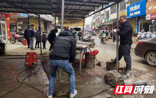 湖南大力整治马路市场 兵分三路督查整治工作