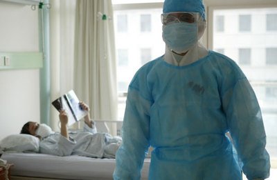 国家卫健委专家组一成员疑似肺炎 已被隔离