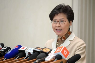 林郑月娥：内地赴港航班将减半 多个码头暂停渡轮