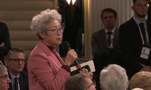佩洛西警告欧洲别接近华为 中国女外交官当场回怼