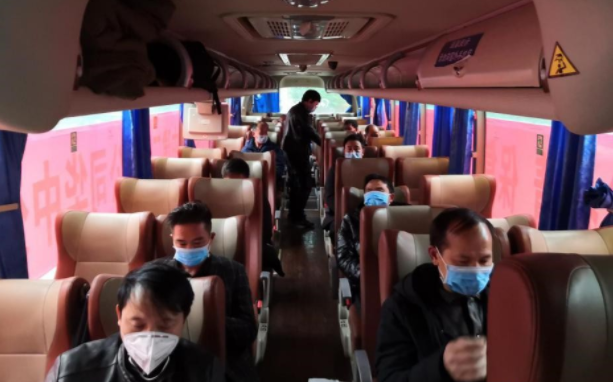 专车开到村口，长沙一房地产项目&ldquo;爱心专车&rdquo;接回贵州员工