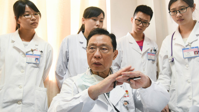钟南山团队论文正式发表：就诊时尚未发热新冠肺炎患者近五成