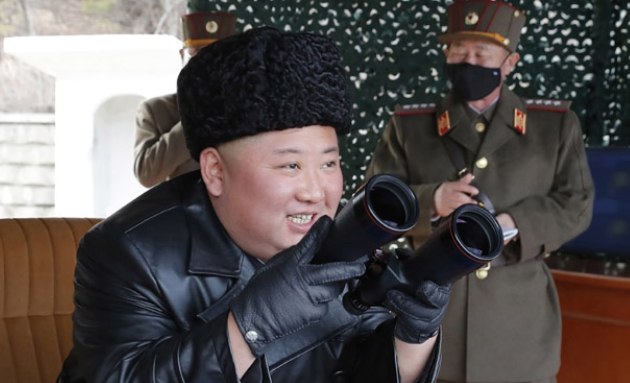 金正恩指导前线远程炮兵部队训练 亲自下令射击