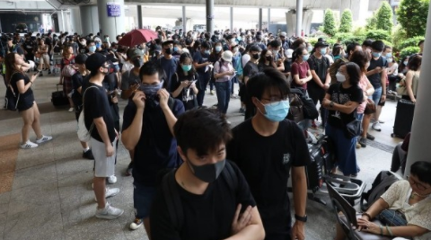 香港大批黑衣人在将军澳非法聚集 警方拘捕41人