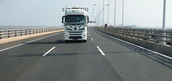 美CBS节目揭秘图森无人驾驶卡车:货运行业变革