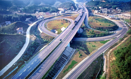 &ldquo;十三五&rdquo;以来湖南交通项目建设行稳致远 高铁、高速公路、内河航道总里程分别居全国第3、第7和第3