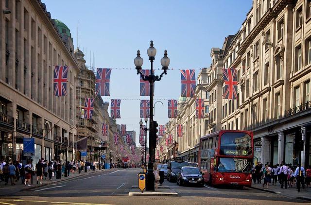 英国二季度GDP或将萎缩20%；学者：脱欧或再度延期