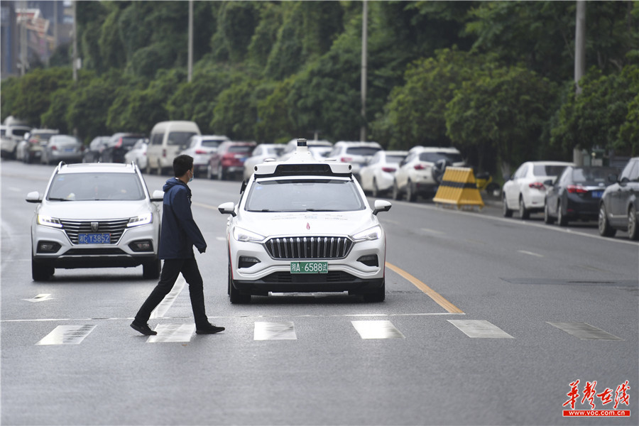 一键呼叫免费试乘 长沙无人驾驶出租车试运营升级