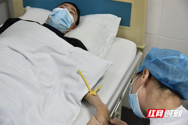纳入医保后的第一针！湖南8名戈谢病孩子接受注射