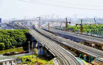 全国铁路调增基建投资 全年总投资望超8200亿元