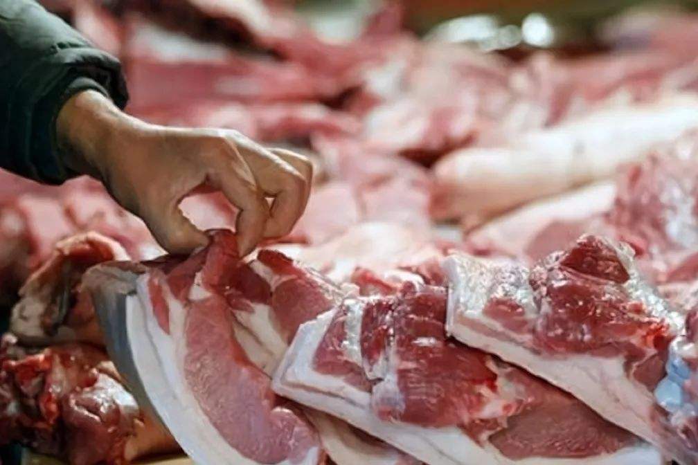 商务部：猪肉批发价格持续下降 比前一周下降2.4%