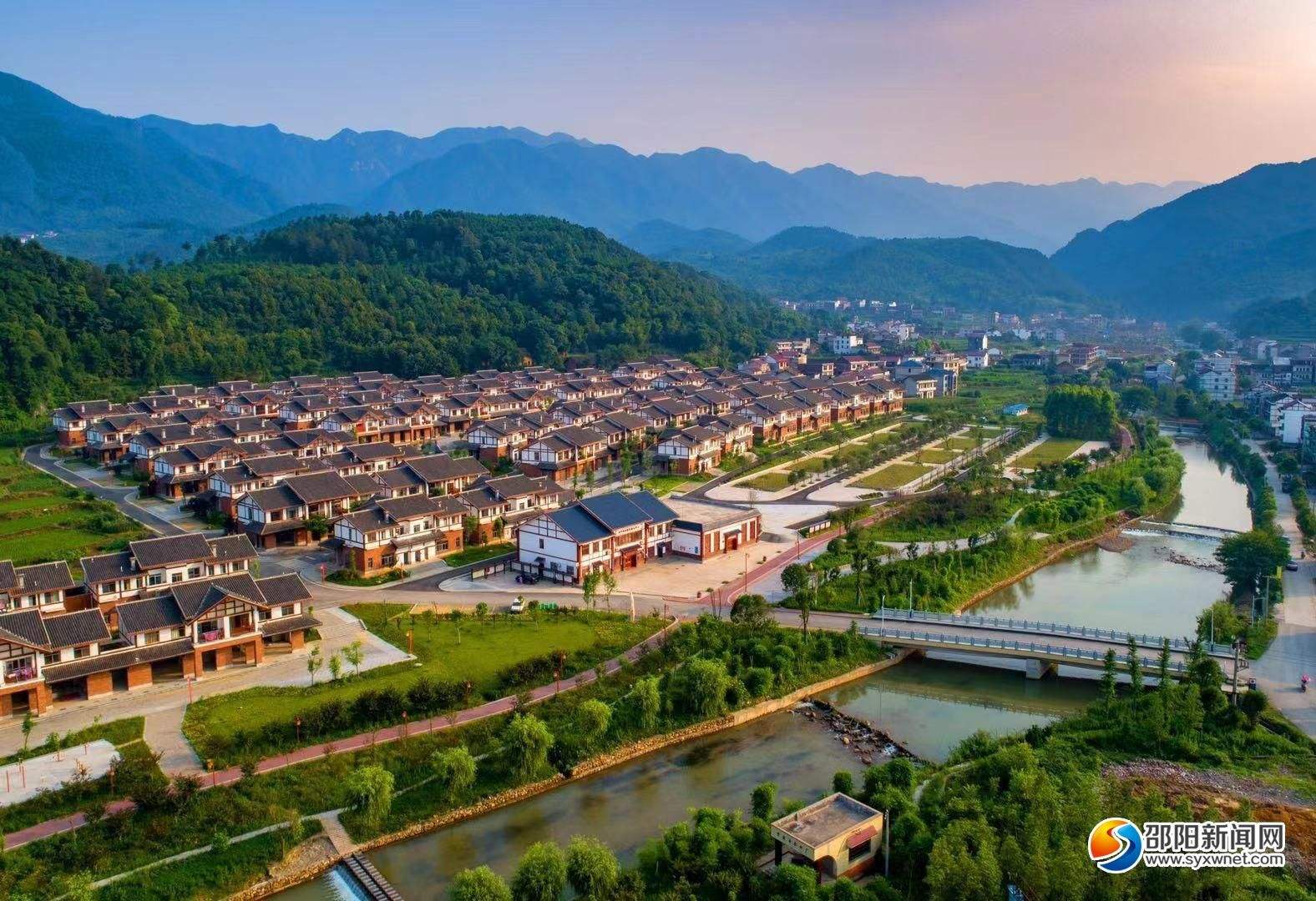 搬出大山住新居 湖南省69.4万贫困人口实现易地搬迁脱贫