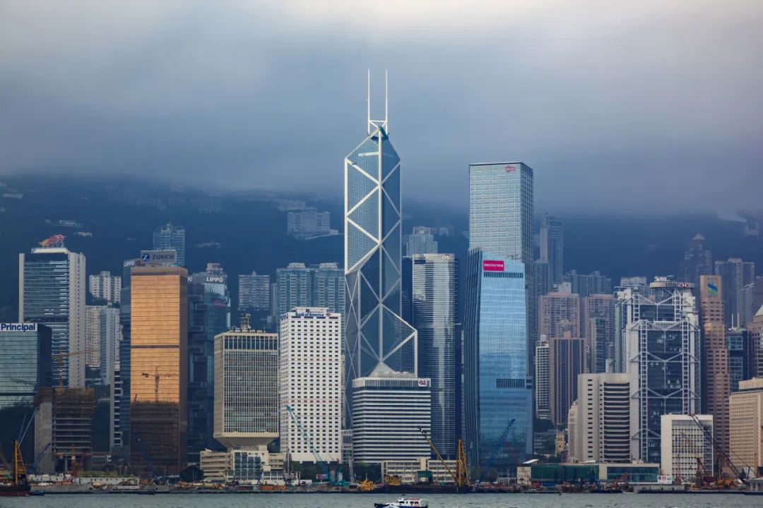 中美＂香港战役＂已经打响 美国挺着病身要＂制裁中国＂