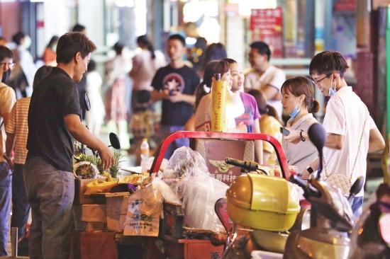 长沙天心区多个路段允许摊贩签承诺书申请摊位