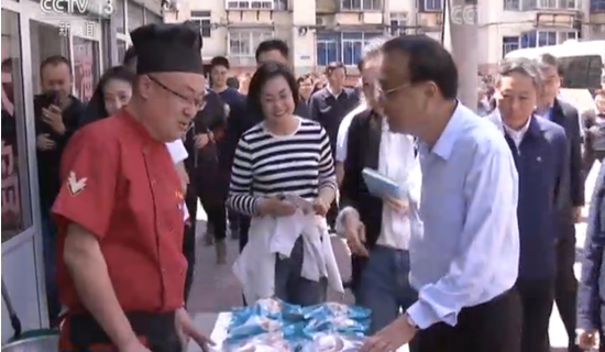 总理和省委书记相继给路边摊&ldquo;站台&rdquo;，意味深长