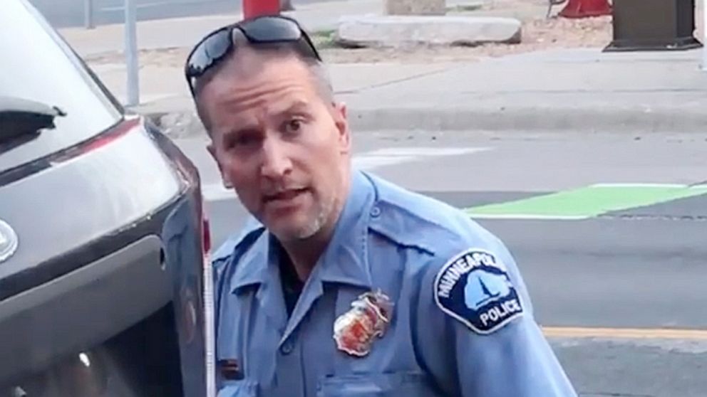 ＂跪杀＂弗洛伊德的白人警察曾考虑认罪 但辩诉交易破裂