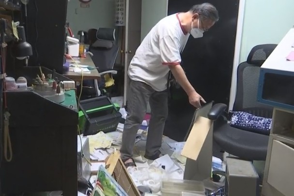 纽约华人当铺遭示威者洗劫 老板娘被打断双腿住进ICU