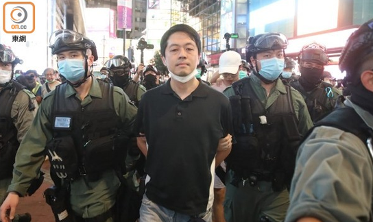 香港铜锣湾又现未经批准集结 反对派议员许智峯被捕