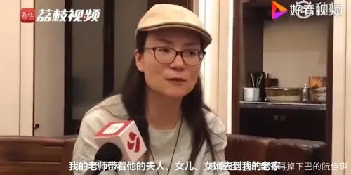 班主任带大汉跨省堵门，两次被顶替上大学女子喊话