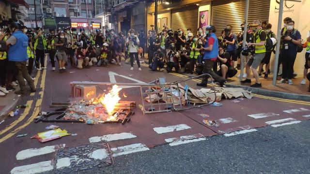 名香港海关人员示威中被捕，海关关长：绝不姑息