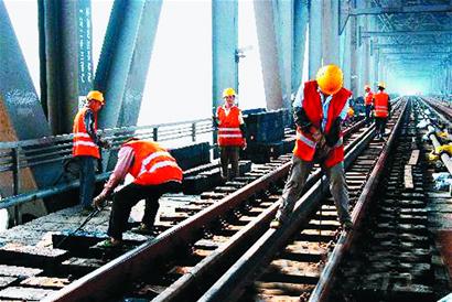 湖南轨道集团上半年完成铁路投资44.45亿元 同比增长10%